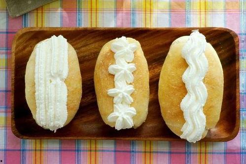 请吃蜜瓜面包英文,Indulge in the Sweetness of Melon Bread: A Delectable Treat