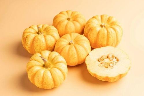 小黄人吃瓜照片