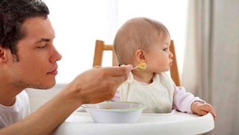 宝宝挑食吃瓜视频